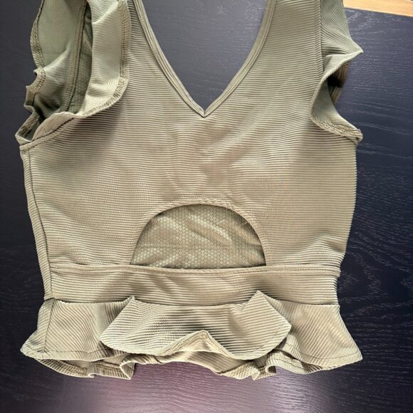 Sincerely Jules Crop Activewear Ruffled Top Green Size Small EUC - Picture 4 of 5